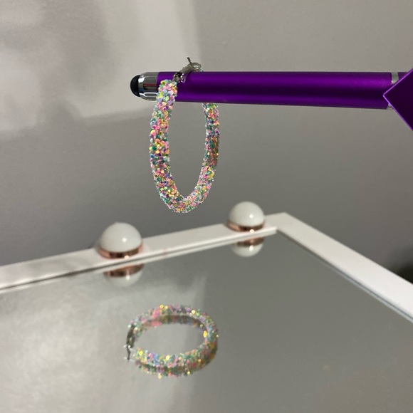 **NWOT** Iredescent Circle 45 mm earrings - Picture 4 of 6